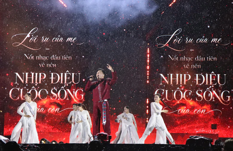 Lai Châu: Hàng nghìn khán giả hòa mình trong đêm đại nhạc hội Viettel Y-Fest 2026 - Ảnh 4.