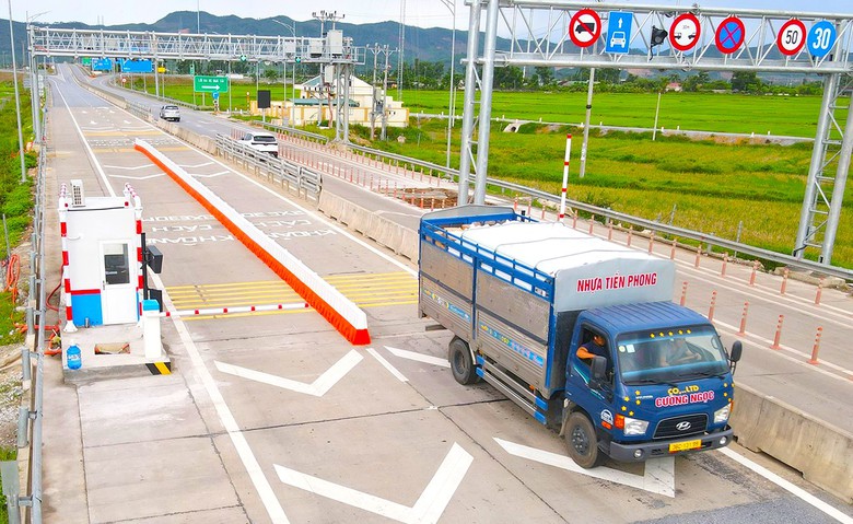Cục Đường bộ lên tiếng về lưu lượng và mức phí cao tốc Bắc - Nam- Ảnh 1.