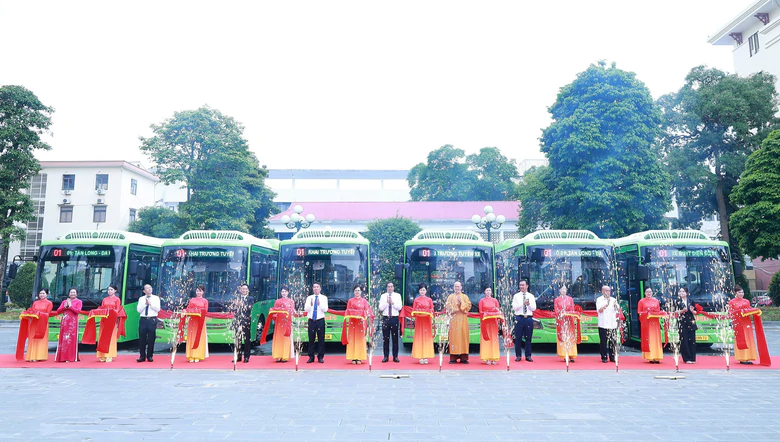 Thái Nguyên đưa vào hoạt động tuyến xe buýt điện đầu tiên - Ảnh 1.