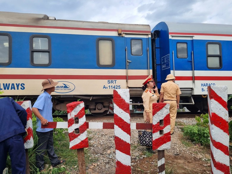 Gia Lai xem xét đóng lối đi tự mở qua đường sắt, đầu tư nhiều đường ngang phục vụ đi lại- Ảnh 1.