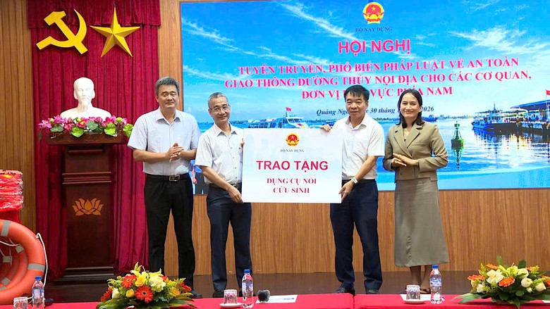 Tuyên truyền, phổ biến pháp luật về an toàn giao thông đường thủy nội địa- Ảnh 5.