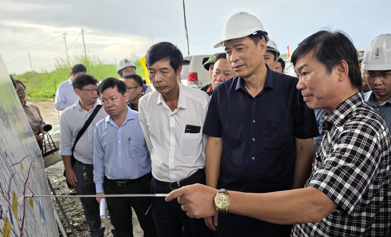 Thứ trưởng Nguyễn Minh Hà yêu cầu chủ động nguồn cát, tăng tốc thi công cao tốc - Ảnh 1.