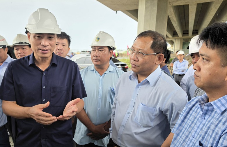 Thứ trưởng Nguyễn Minh Hà yêu cầu chủ động nguồn cát, tăng tốc thi công cao tốc - Ảnh 2.