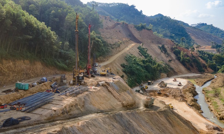 Vượt thách thức địa hình, đua tiến độ thi công cao tốc Chợ Mới - Bắc Kạn - Ảnh 1.