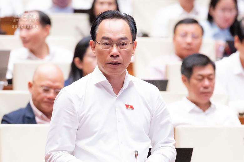 Bộ trưởng Bộ Giáo dục và Đào tạo làm rõ 6 vấn đề đại biểu Quốc hội quan tâm - Ảnh 1.