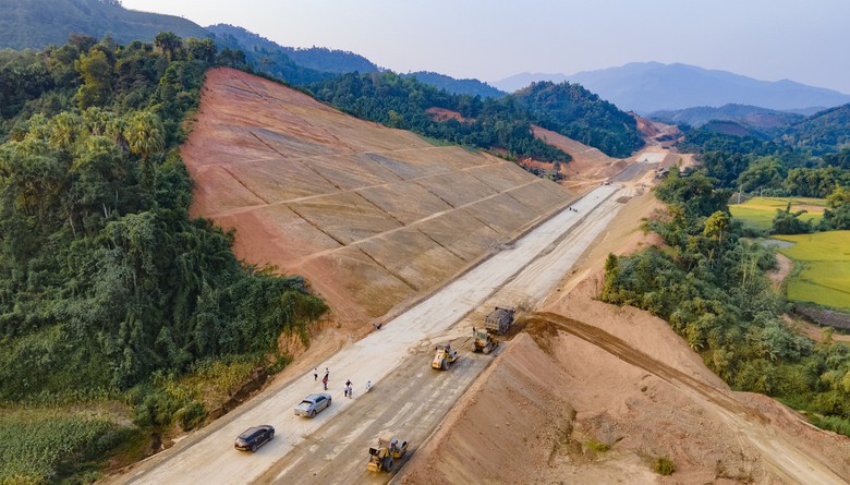 Vượt thách thức địa hình, đua tiến độ thi công cao tốc Chợ Mới - Bắc Kạn - Ảnh 5.