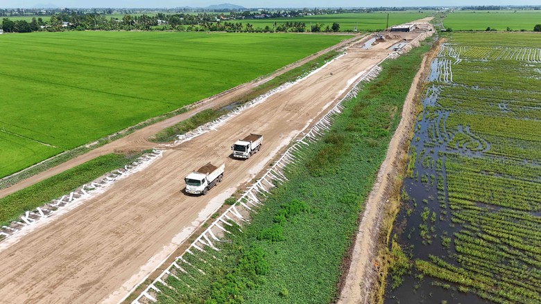 Bí thư Cần Thơ yêu cầu nhà thầu cao tốc không để thiếu vật liệu kéo dài tiến độ - Ảnh 8.