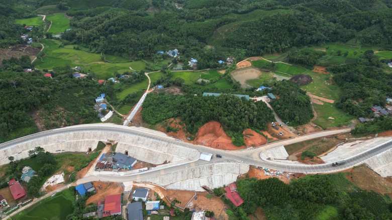 Kiểm tra đường Hồ Chí Minh đoạn Chợ Chu - Ngã ba Trung Sơn trước khi đưa vào khai thác- Ảnh 4.