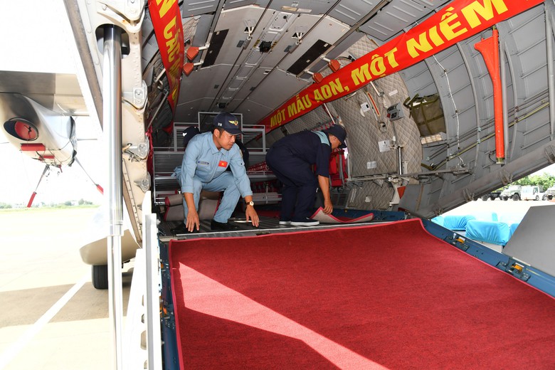 Quân khu 9 đưa 15.401 mẫu hài cốt liệt sĩ ra Hà Nội bằng máy bay quân sự- Ảnh 6.