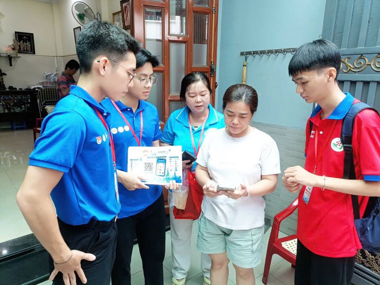TP.HCM đưa "Bình dân học vụ số" đến gần người dân bằng nhiều mô hình- Ảnh 5.