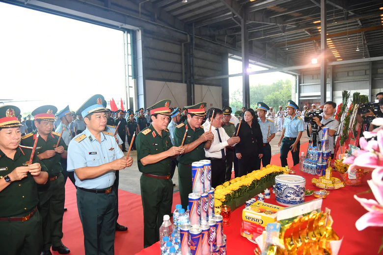 Quân khu 9 đưa 15.401 mẫu hài cốt liệt sĩ ra Hà Nội bằng máy bay quân sự- Ảnh 1.