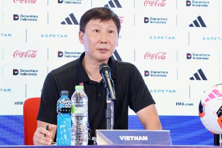 HLV Kim Sang-sik chỉ ra nguyên nhân khiến tuyển Việt Nam để thua Malaysia- Ảnh 1.