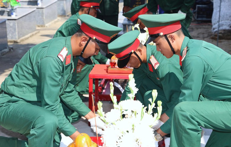 Quảng Ngãi: Xúc động lễ truy điệu 12 hài cốt liệt sĩ tại bệnh xá Đức Phổ- Ảnh 2.