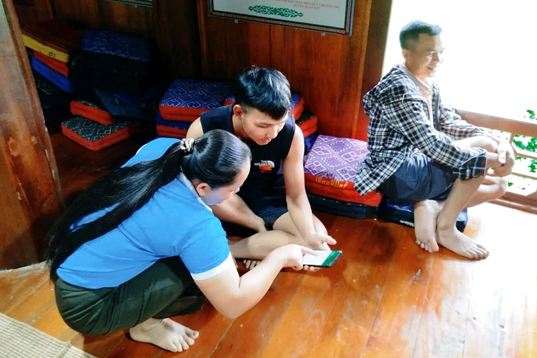 "Bình dân học vụ số" đưa người dân miền núi Thanh Hóa bước vào kỷ nguyên số- Ảnh 3.
