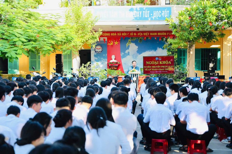 Hơn 2.000 học sinh ở Khánh Hòa được tuyên truyền an toàn giao thông- Ảnh 2.