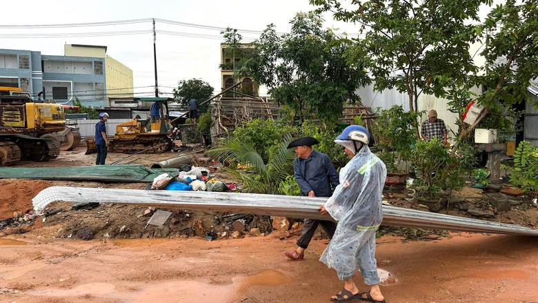 Đội mưa dỡ nhà, bàn giao mặt bằng làm dự án tôn tạo cảnh quan lớn nhất Quảng Ngãi- Ảnh 7.