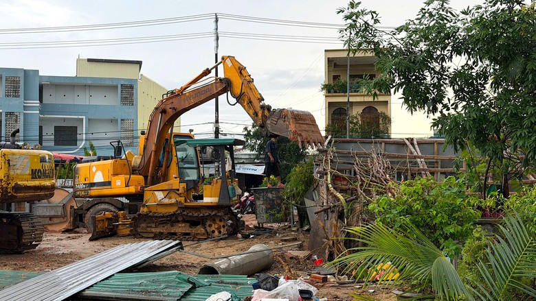 Đội mưa dỡ nhà, bàn giao mặt bằng làm dự án tôn tạo cảnh quan lớn nhất Quảng Ngãi- Ảnh 3.