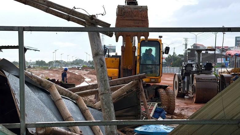Đội mưa dỡ nhà, bàn giao mặt bằng làm dự án tôn tạo cảnh quan lớn nhất Quảng Ngãi- Ảnh 9.