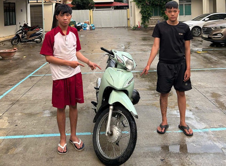 Đà Nẵng: Nhóm thanh thiếu niên trộm xe máy, dùng hung khí khiêu khích người đi đường- Ảnh 1.