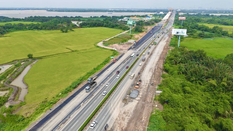 Mở rộng cao tốc TP.HCM - Long Thành: Thiếu nhựa đường, nhân lực trong giai đoạn nước rút- Ảnh 1.