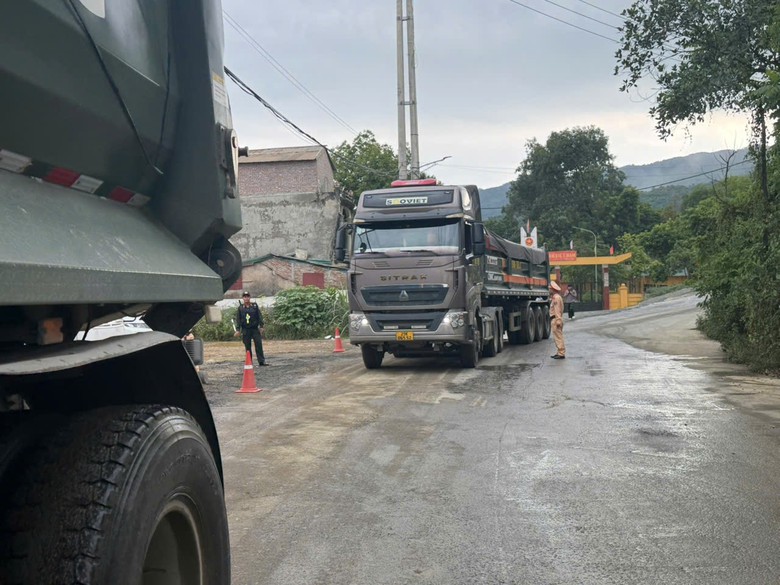 Phú Thọ: CSGT xử nghiêm xe cơi nới thành thùng, chở quá tải, gây mất an toàn giao thông- Ảnh 13.