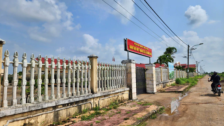 Cà Mau chuyển đổi, cải tạo hai điểm trường không sử dụng làm trụ sở xã Đông Hải- Ảnh 3.