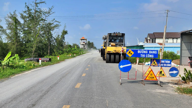 Cà Mau: Đẩy nhanh tiến độ thi công tuyến đê Biển Đông- Ảnh 3.