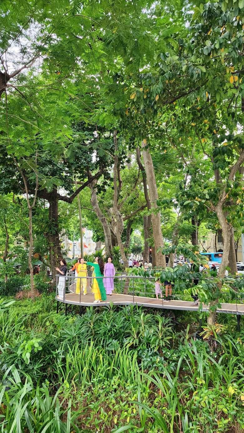 “Dải lụa ký ức”: Không tạo thêm biểu tượng mà tạo một góc nhìn mới về Hồ Gươm - Ảnh 9.