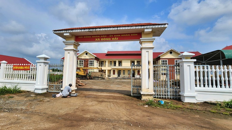 Cà Mau chuyển đổi, cải tạo hai điểm trường không sử dụng làm trụ sở xã Đông Hải- Ảnh 2.
