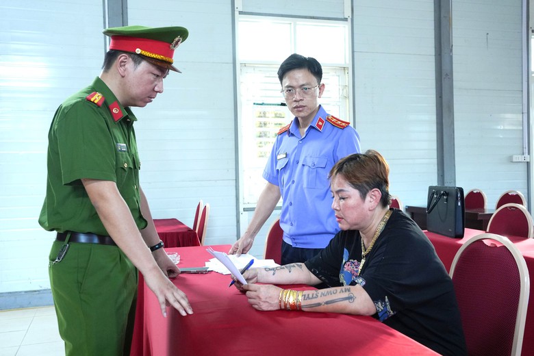 Sơn La: Khởi tố Tiktoker "Thảo Ràn Ri Mộc Châu" về tội cho vay lãi nặng- Ảnh 2.