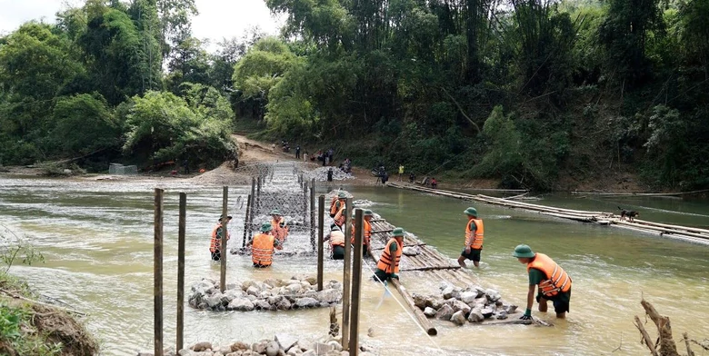 Bộ đội thần tốc làm cầu vượt sông sau chỉ đạo của Chủ tịch UBND tỉnh Lạng Sơn- Ảnh 3.