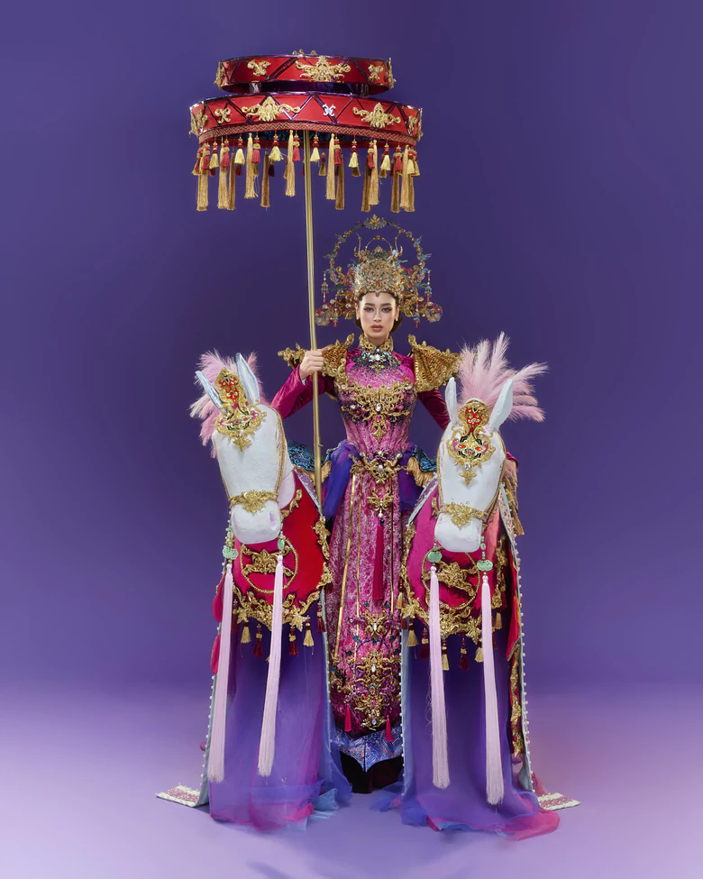 Hoa hậu Emoura Phạm trình diễn trang phục dân tộc “Vinh quy bái tổ”- Ảnh 4.