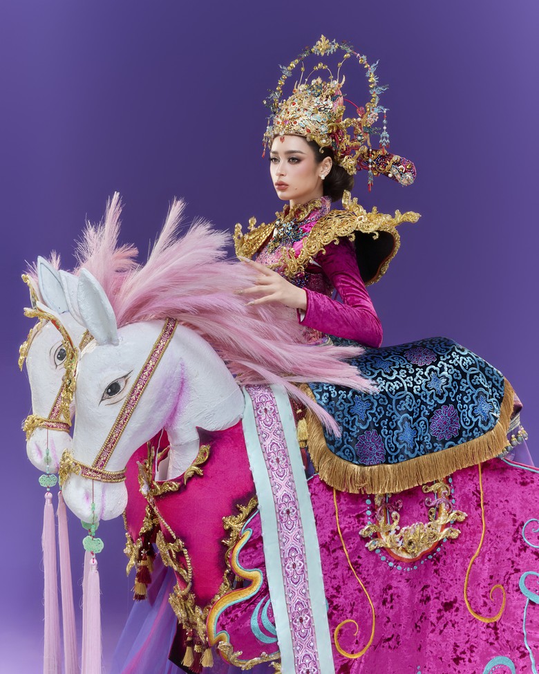 Hoa hậu Emoura Phạm trình diễn trang phục dân tộc “Vinh quy bái tổ”- Ảnh 3.