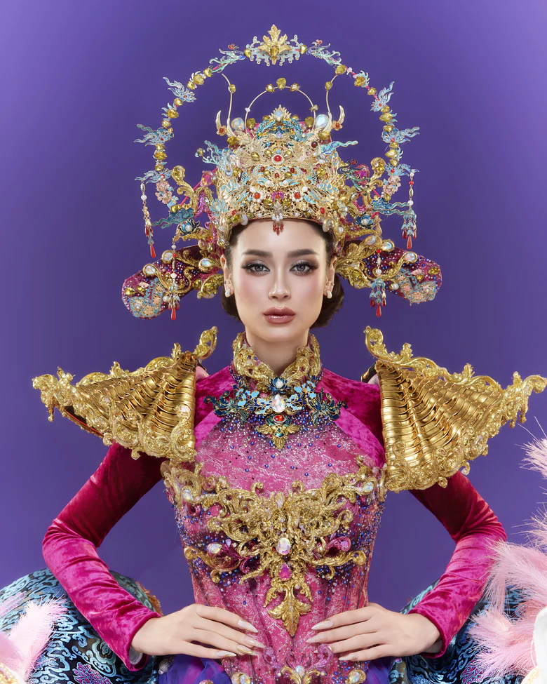 Hoa hậu Emoura Phạm trình diễn trang phục dân tộc “Vinh quy bái tổ”- Ảnh 2.