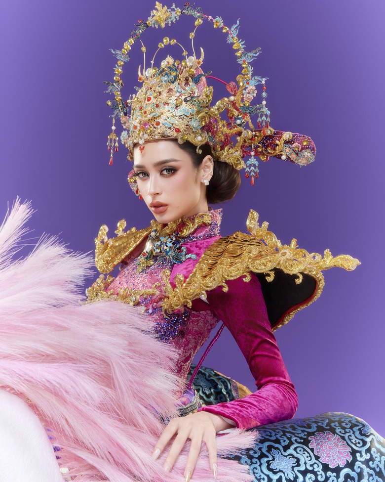 Hoa hậu Emoura Phạm trình diễn trang phục dân tộc “Vinh quy bái tổ”- Ảnh 1.