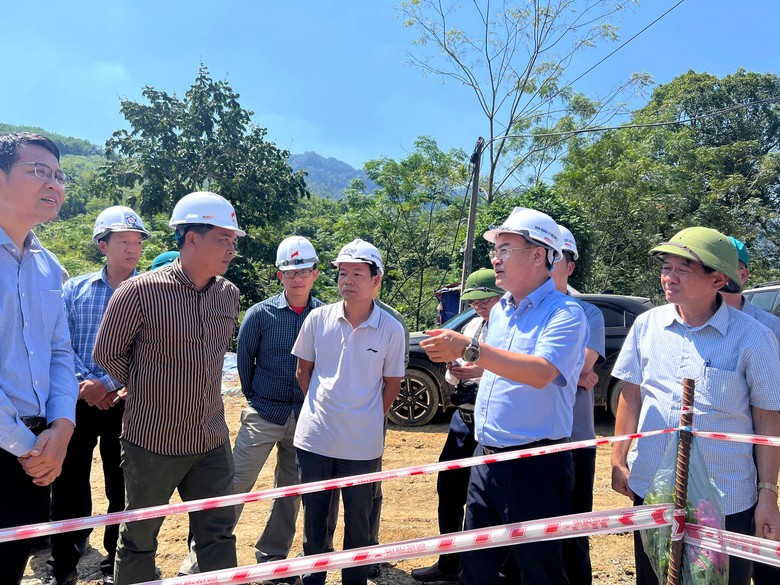 Tăng cường máy móc, nhân lực đẩy nhanh tiến độ  cao tốc Hòa Bình - Mộc Châu- Ảnh 6.