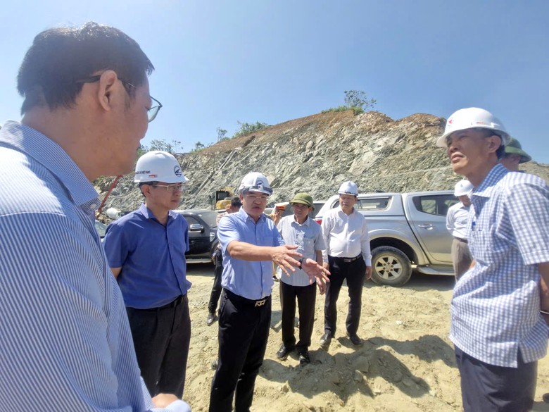 Tăng cường máy móc, nhân lực đẩy nhanh tiến độ  cao tốc Hòa Bình - Mộc Châu- Ảnh 5.