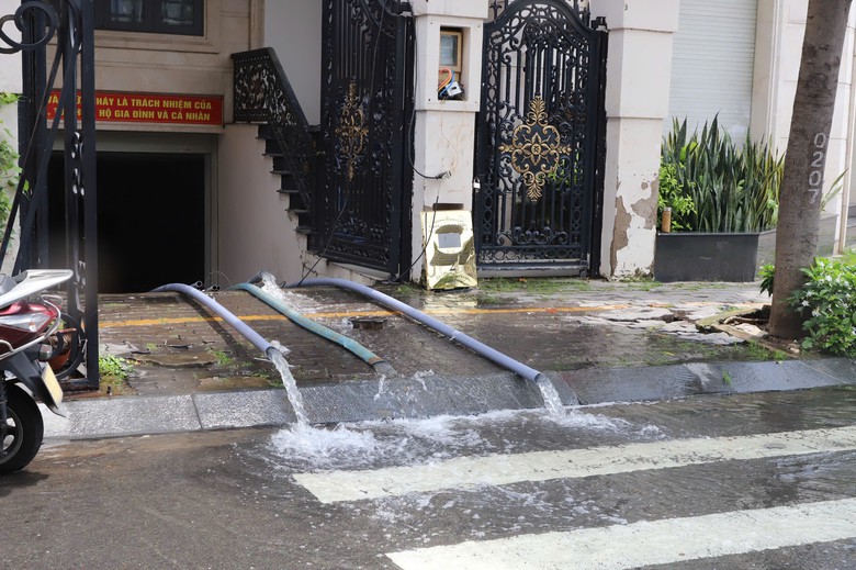 TP.HCM chỉ ra nguyên nhân nhiều tuyến đường ngập sâu, rút nước chậm- Ảnh 3.