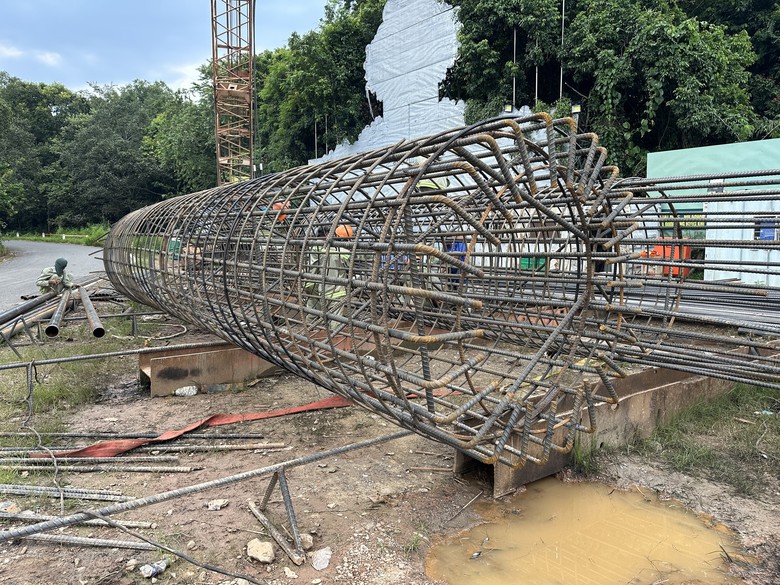 Thi công những hạng mục đầu tiên của tuyến đường trên cao rộng 8 làn xe xuyên rừng Mã Đà- Ảnh 6.