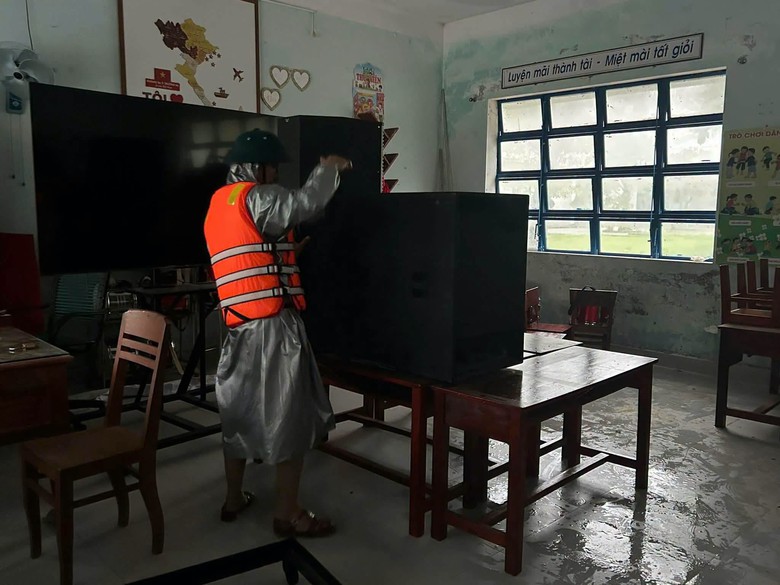Đà Nẵng: Quân đội ứng trực 24/24h chống mưa lũ, xe thiết giáp lội nước sẵn sàng nhận lệnh- Ảnh 13.