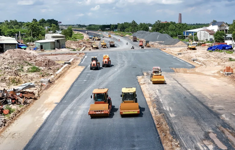 Đồng Nai tăng tốc thi công các dự án trọng điểm, tạo lực đẩy giải ngân đầu tư công- Ảnh 1.