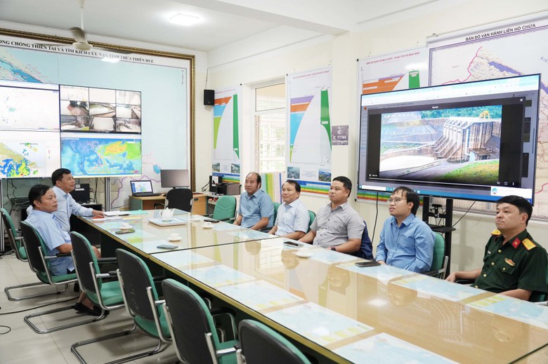 Nước sông Hương vượt báo động 1, Huế kích hoạt 55 trạm đo mưa tự động cảnh báo thiên tai- Ảnh 1.