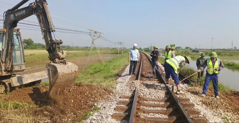 Đóng, thu hẹp 8 lối đi tự mở qua đường sắt ở Nghệ An- Ảnh 1.