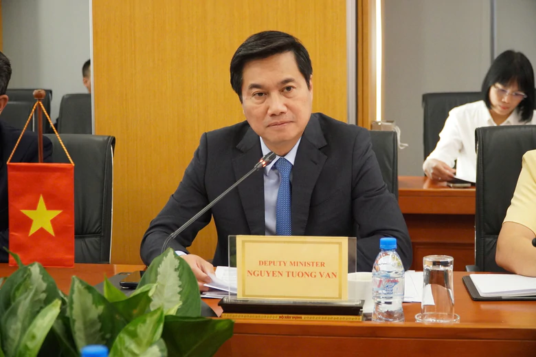 Bộ Xây dựng Việt Nam và đoàn cán bộ Liên bang Nga tăng cường hợp tác xây dựng, giao thông- Ảnh 1.