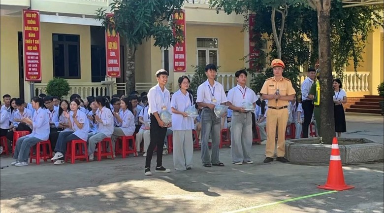 Ninh Bình: Hơn 10.500 học sinh được tuyên truyền an toàn giao thông- Ảnh 1.