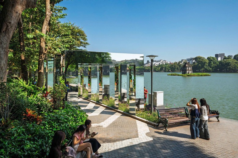 Làm mới cảm xúc với không gian nghệ thuật “Dải lụa ký ức” bên hồ Hoàn Kiếm - Ảnh 15.