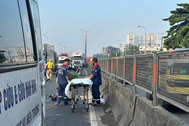 TP.HCM: Đang điều tra, xác minh danh tính người đàn ông tử vong trên xa lộ Hà Nội- Ảnh 1.