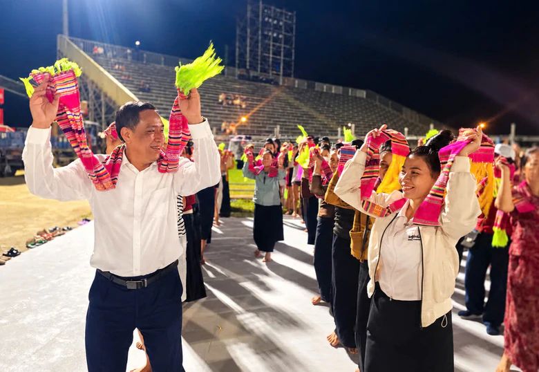 Về nơi sáng gặt lúa, chiều hái ngô, tối múa xòe ở Lào Cai- Ảnh 16.
