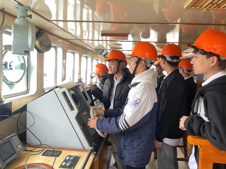 Quy định mới về cấp, chuyển đổi chứng chỉ thuyền viên đường thủy nội địa - Ảnh 1.