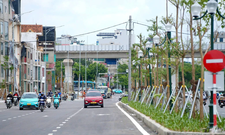Hà Nội điều chỉnh tổ chức giao thông đường Vành đai 1 phục vụ thông xe toàn tuyến - Ảnh 1.